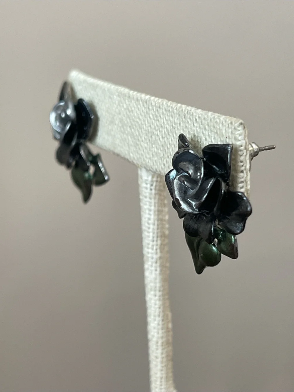 Vintage Style Dark Black - Grey Rose Stud Earrings